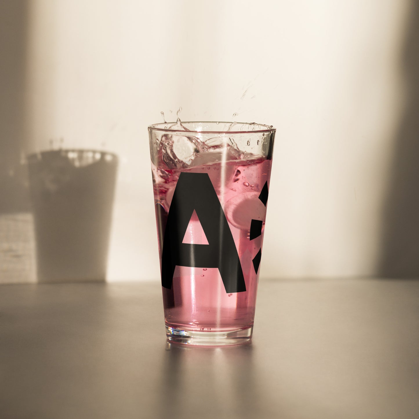 LAG Black Shaker pint glass