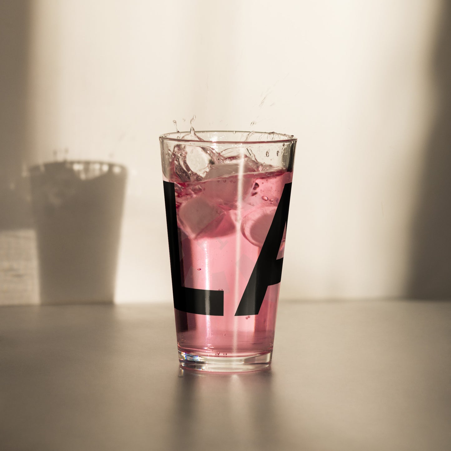 LAG Black Shaker pint glass